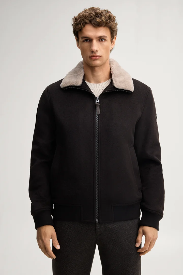 Leads to product detail page "Dark brown cashmere-blouson"