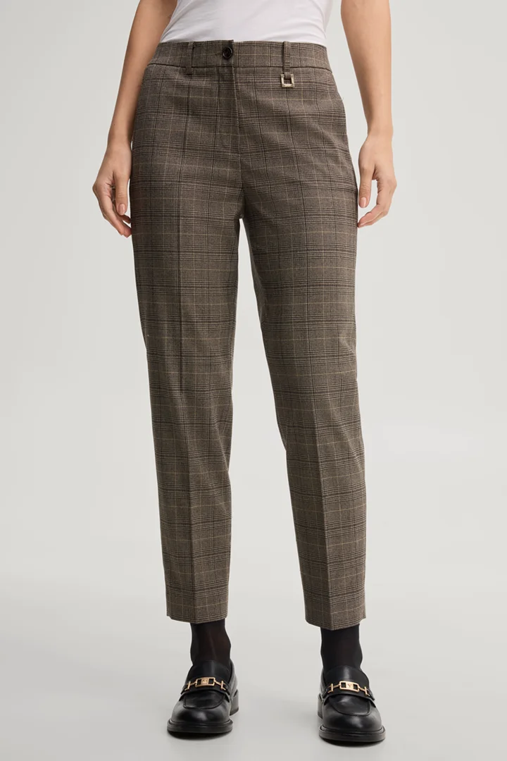 Leads to product detail page "Cigarette trousers in beige and black checked pattern"