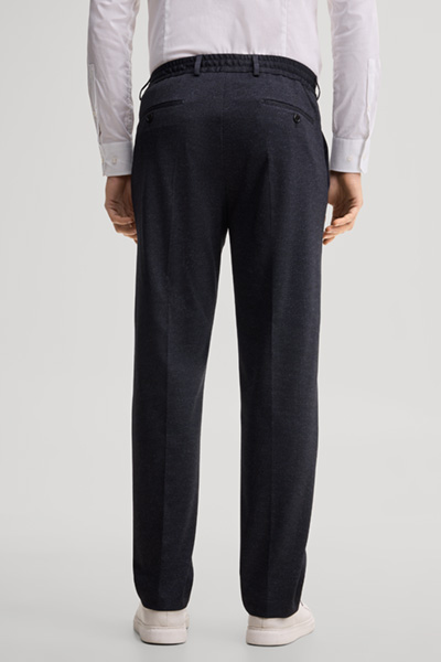 Leads to product detail page "Modular trousers in a viscose blend, in navy"