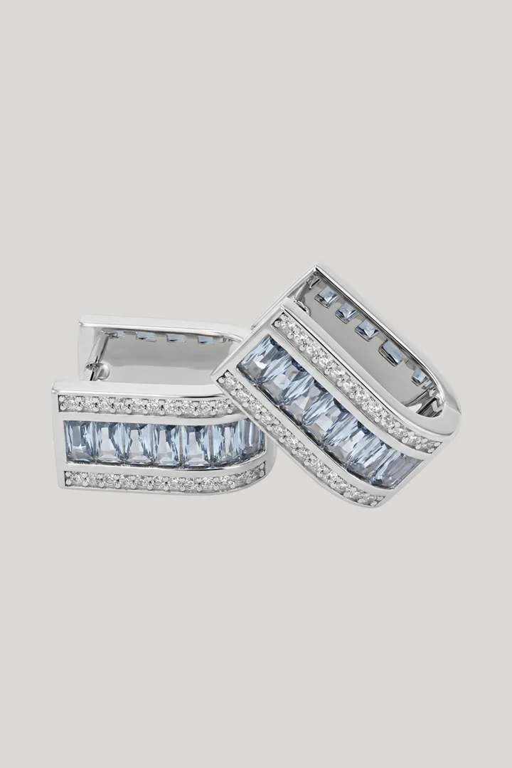 Leads to product detail page "Silver hoop earrings"