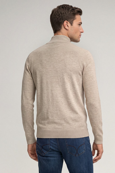 Leads to product detail page "Light beige virgin wool cardigan"
