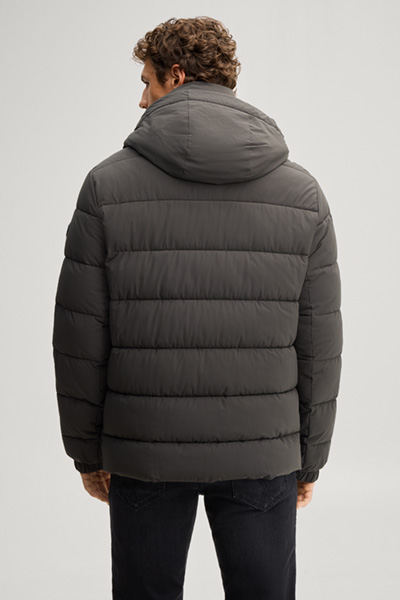 Leads to product detail page "Quilted jacket in dark green"