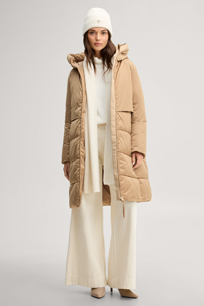 Leads to product detail page "Quilted coat in camel"