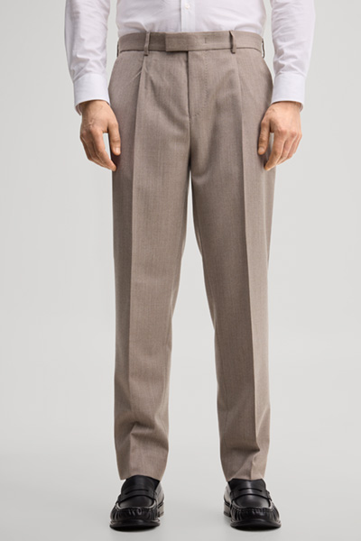 Leads to product detail page "Modular trousers made from virgin wool in light beige"