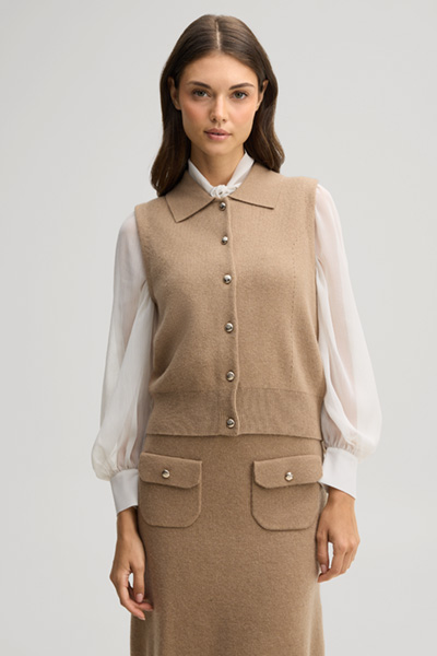 Leads to product detail page "Wool-blend knitted waistcoat with cashmere in camel"