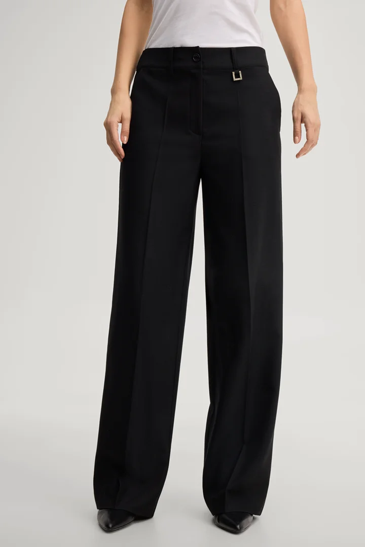 Leads to product detail page "Marlene trousers in black"