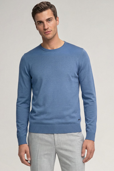 Leads to product detail page "Medium blue virgin wool jumper"