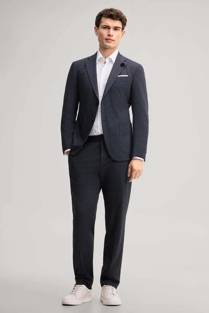 Leads to product detail page "Modular trousers in a viscose blend, in navy"
