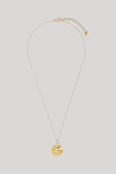 Gold necklace with pendant