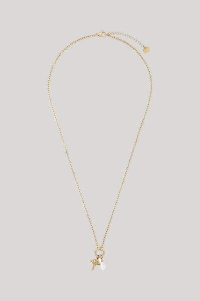 Leads to product detail page "Gold necklace with pendants"