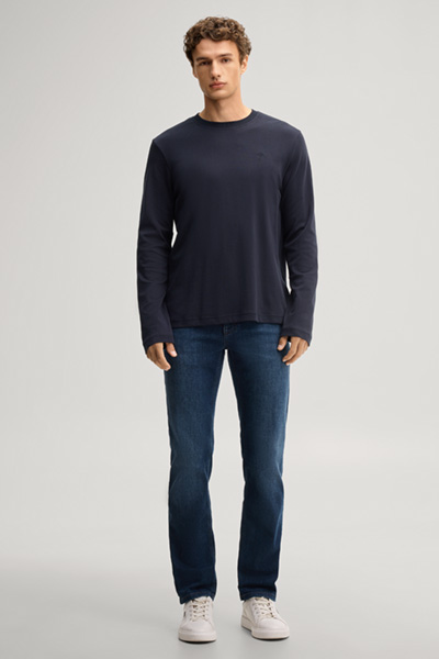 Leads to product detail page "Navy cotton longsleeve top"
