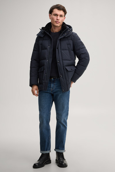 Leads to product detail page "Navy parka"