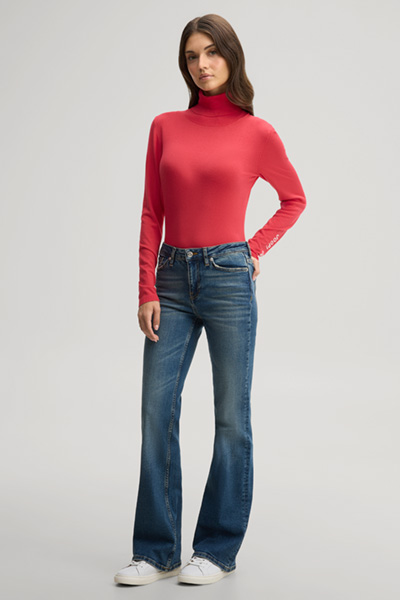 Leads to product detail page "Pink viscose roll-neck jumper"