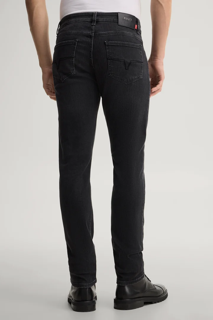 Führt zu Produktdetailseite „Black stretch five-pocket jeans"