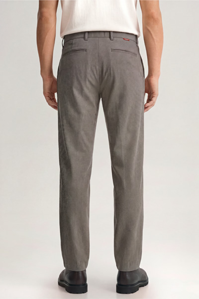 Leads to product detail page "Patterned beige chinos"