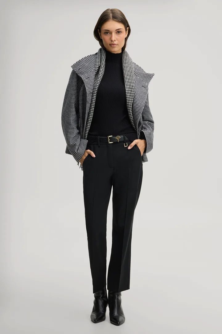 Führt zu Produktdetailseite „Wollmix-Jacke mit Stehkragen in Schwarz-Ecru gemustert"