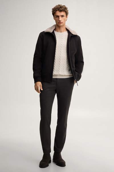 Leads to product detail page "Dark brown cashmere-blouson"