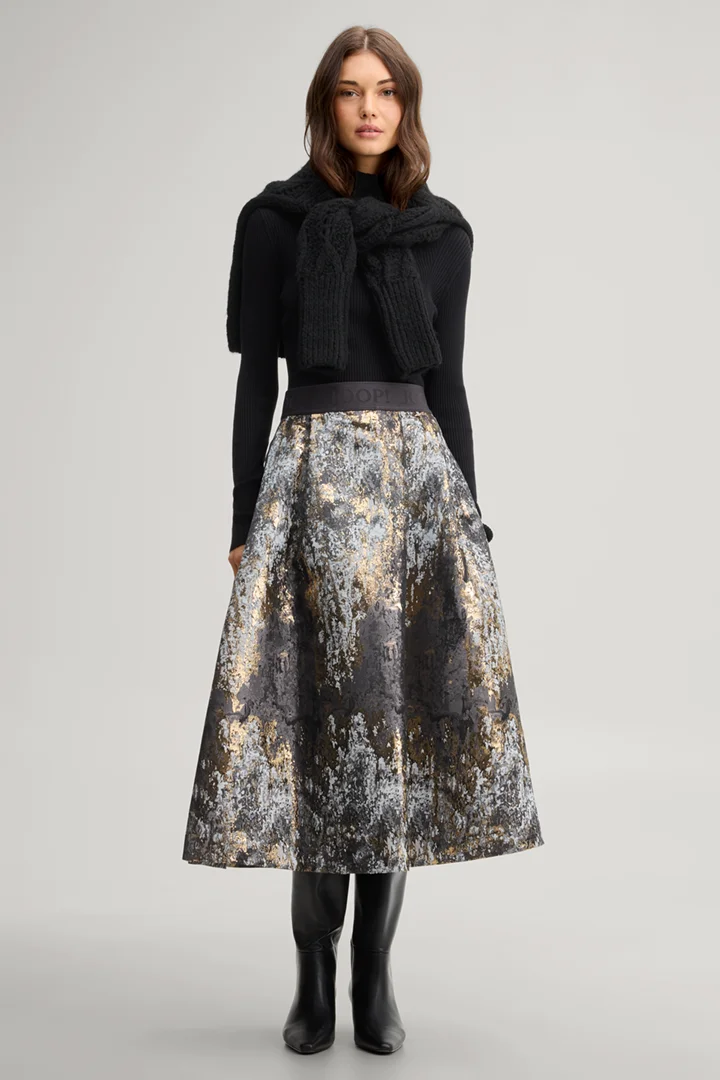 Führt zu Produktdetailseite „Midi skirt in black, gold and silver pattern"