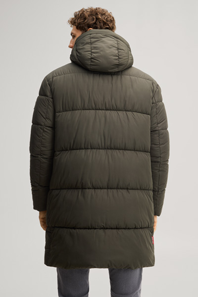 Leads to product detail page "Dark green hooded parka"