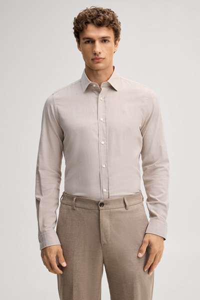 Leads to product detail page "Beige cotton shirt"