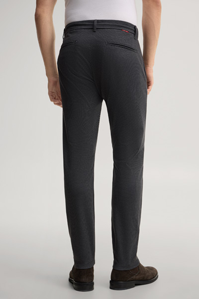Leads to product detail page "Patterned viscose-blend chinos in anthracite"