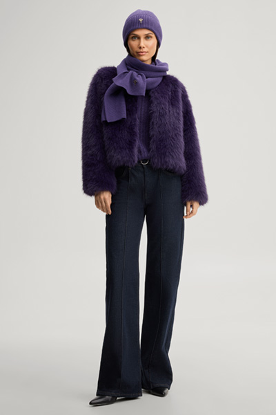 Leads to product detail page "Faux fur jacket in purple"