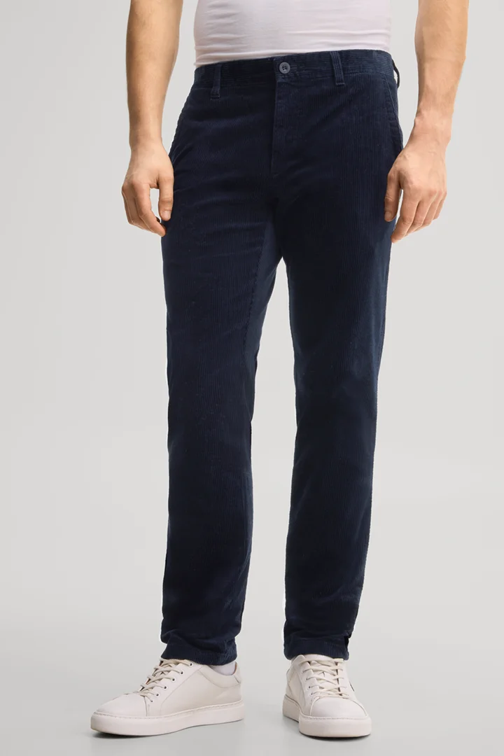 Führt zu Produktdetailseite „Chino in Navy"