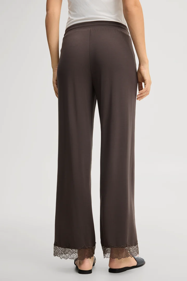 Führt zu Produktdetailseite „Loungewear-Hose in Dunkelbraun"