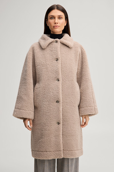 Leads to product detail page "Oversized teddy coat in greige"