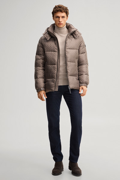 Leads to product detail page "Cornflower-patterned quilted jacket in taupe"