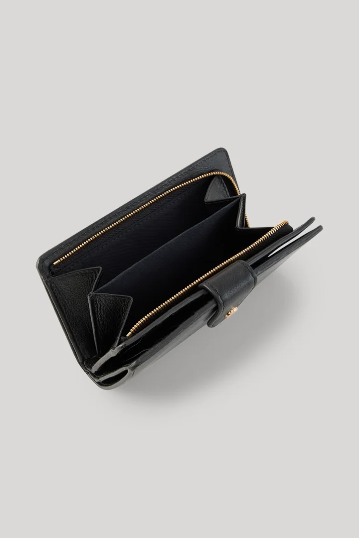 Leads to product detail page "Panarea belinda wallet in black"