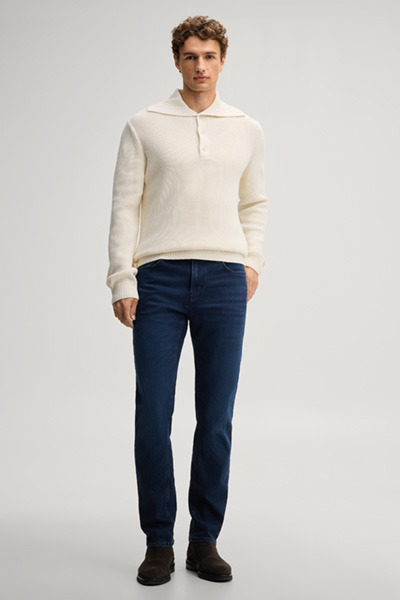 Leads to product detail page "Offwhite cotton jumper"