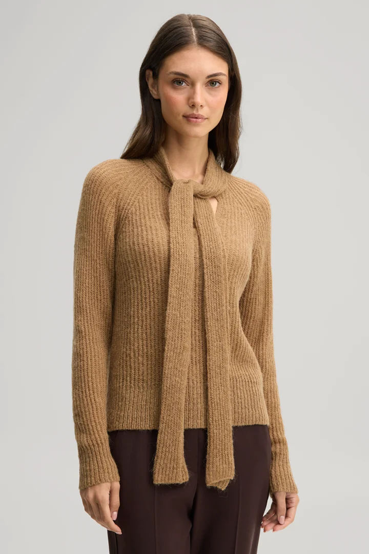 Leads to product detail page "Camel-coloured alpaca-wool blend jumper with a bow"