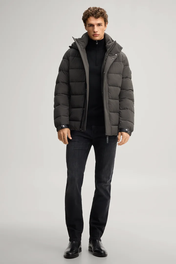 Leads to product detail page "Quilted jacket in dark green"