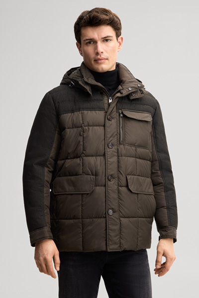 Leads to product detail page "Dark green parka"