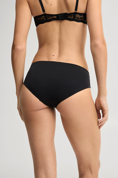 Leads to product detail page "Black hipsters"