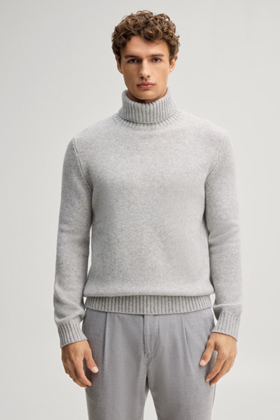 Leads to product detail page "Light grey woollen turtleneck jumper"