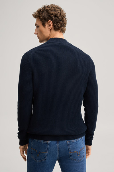 Leads to product detail page "Dark blue jumper with a stand-up collar"