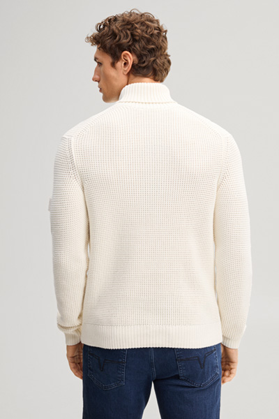 Leads to product detail page "Beige turtleneck jumper"