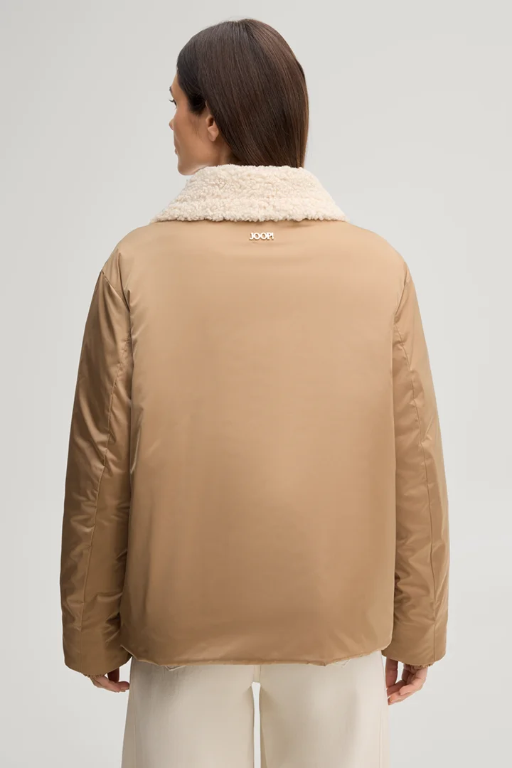 Führt zu Produktdetailseite „Pilotenjacke mit Teddykragen in Camel"