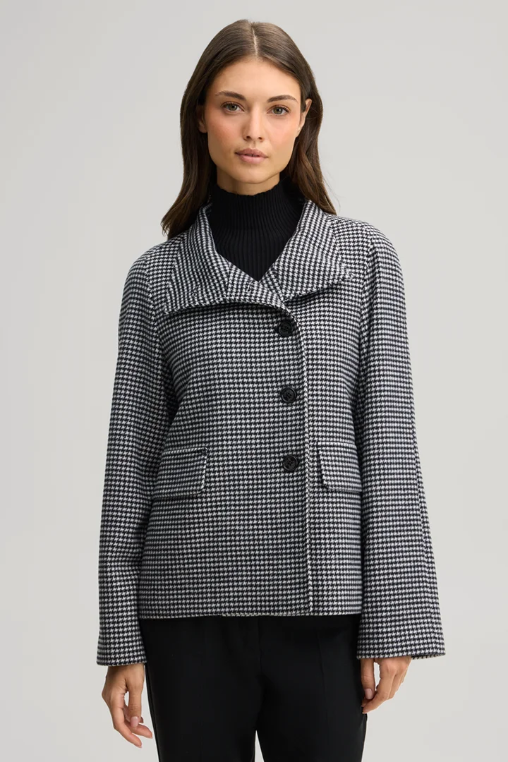 Führt zu Produktdetailseite „Wollmix-Jacke mit Stehkragen in Schwarz-Ecru gemustert"