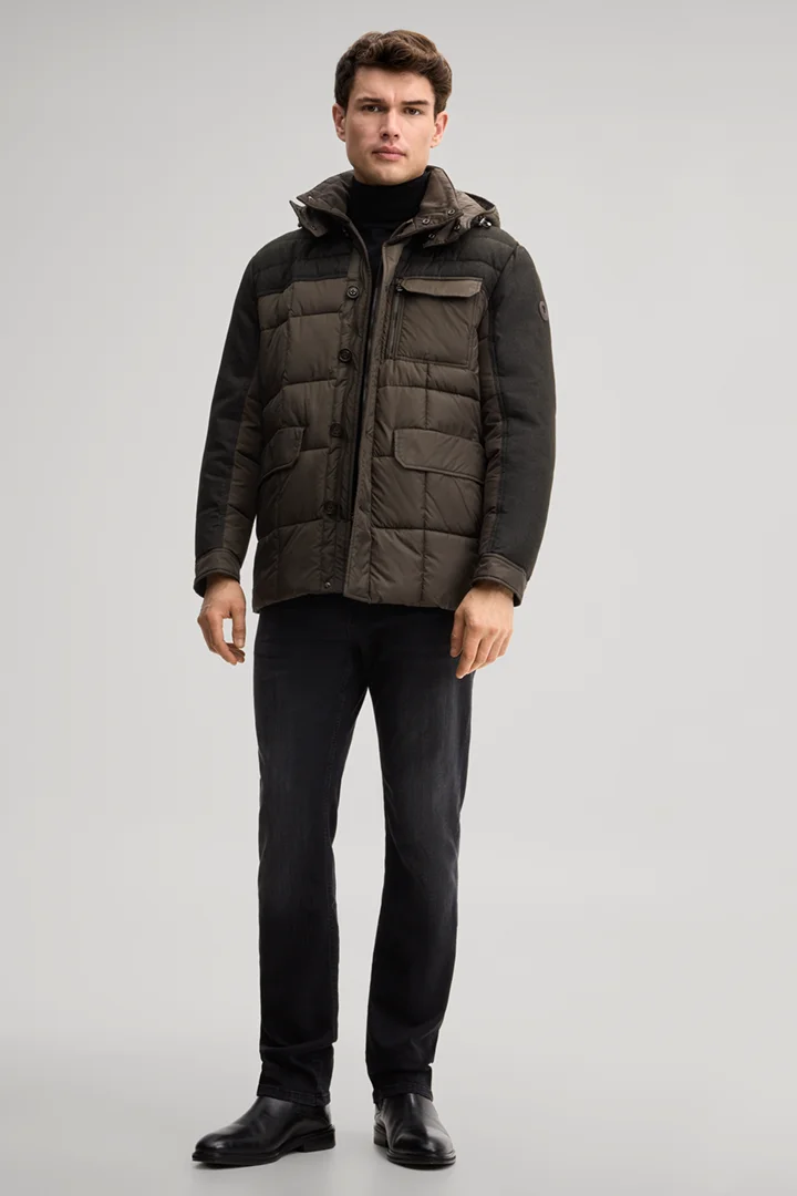 Leads to product detail page "Dark green parka"