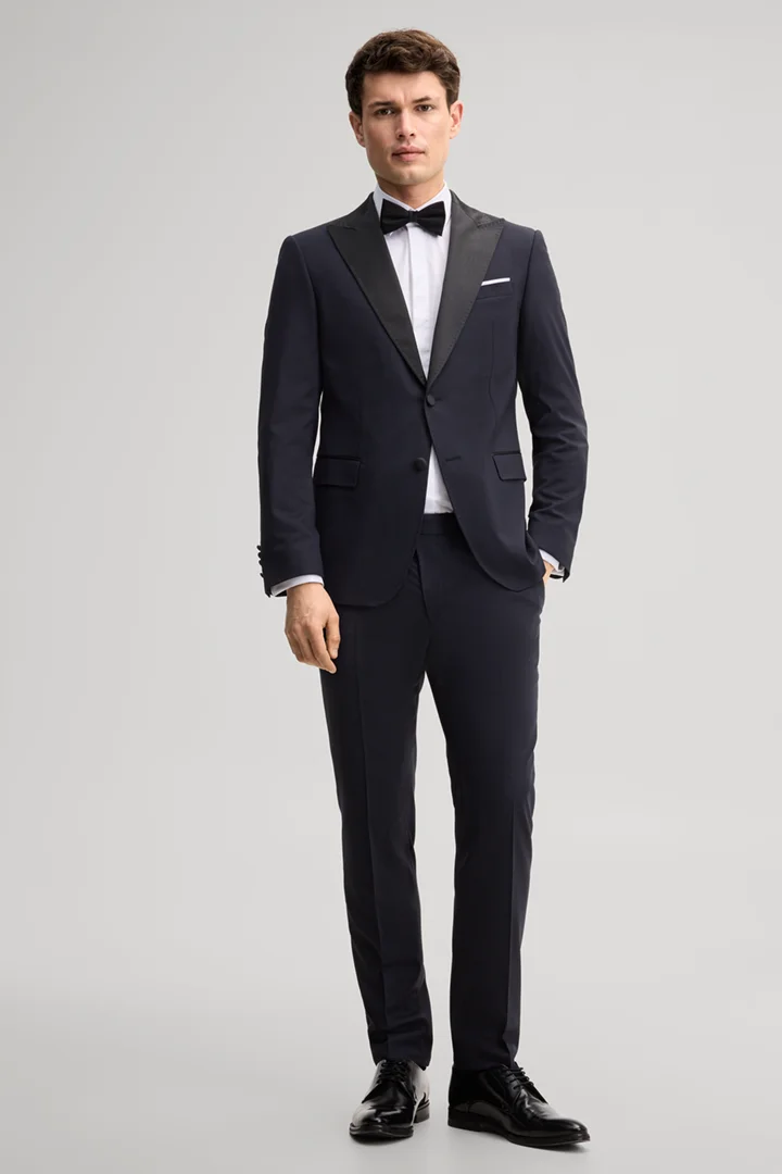 Leads to product detail page "Modular trousers in a wool blend, in navy"