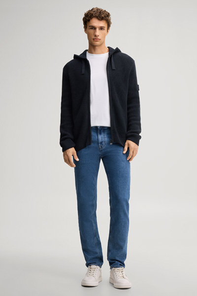 Leads to product detail page "Dark blue hooded jumper"