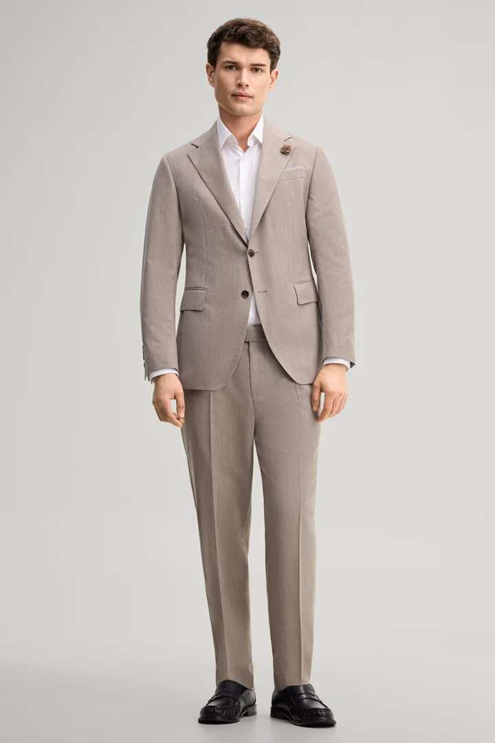 Leads to product detail page "Modular suit jacket in virgin wool, in light beige"