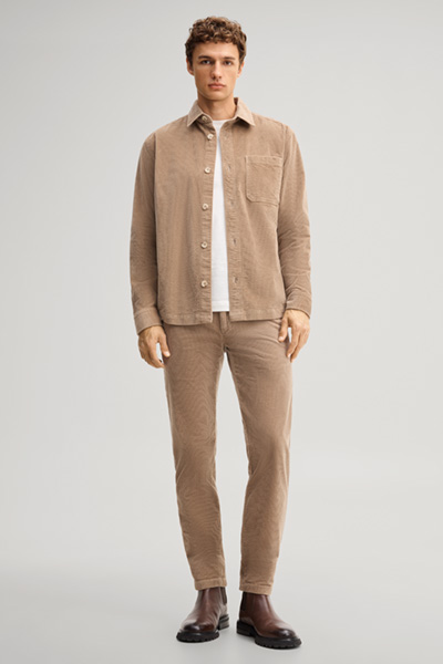 Führt zu Produktdetailseite „Cord-Overshirt in Braun"