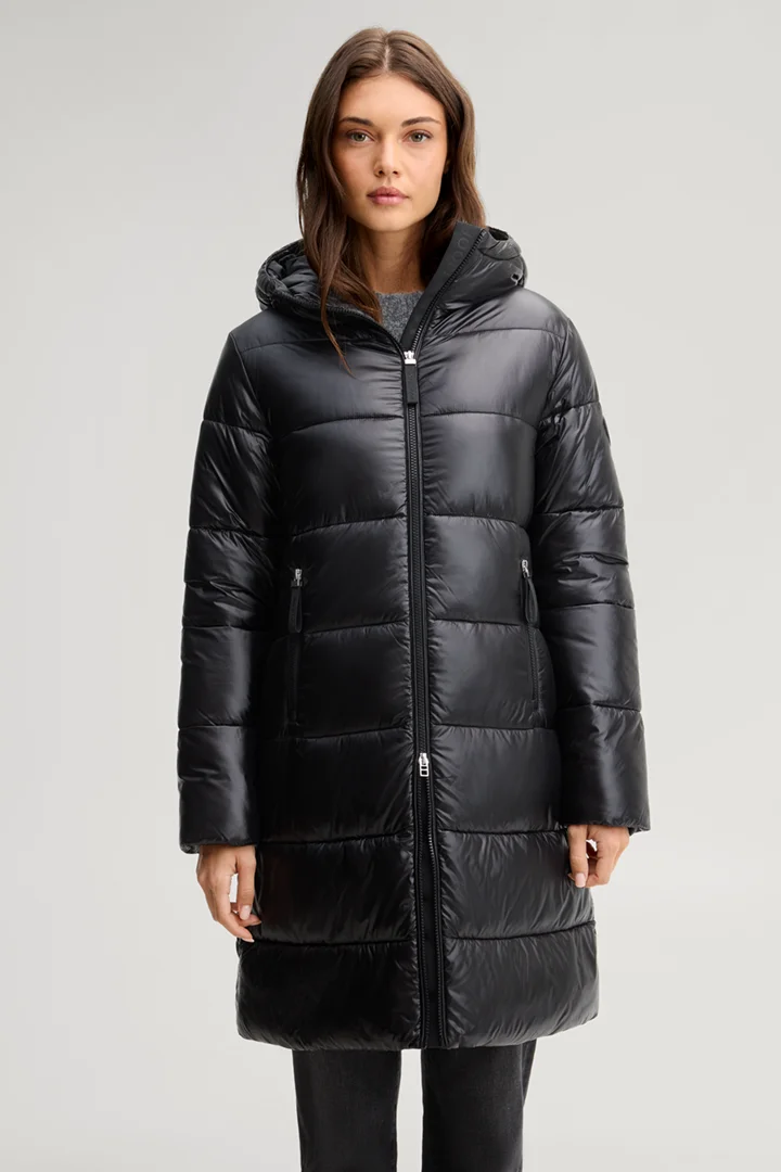 Führt zu Produktdetailseite „Black quilted coat with hood"