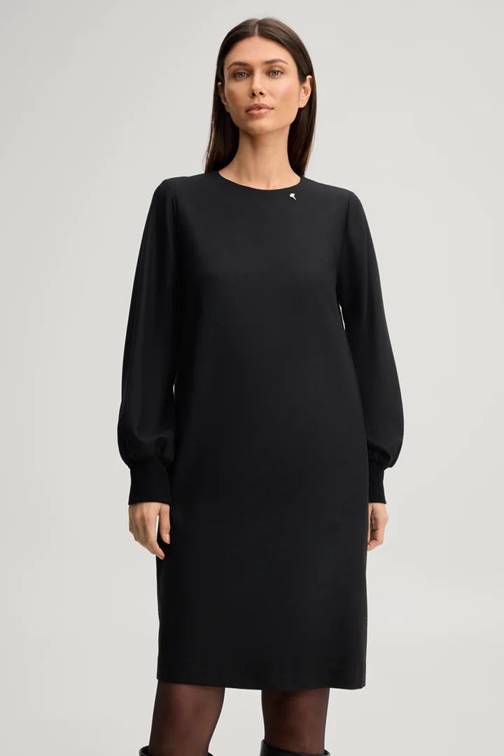 Leads to product detail page "Black dress"