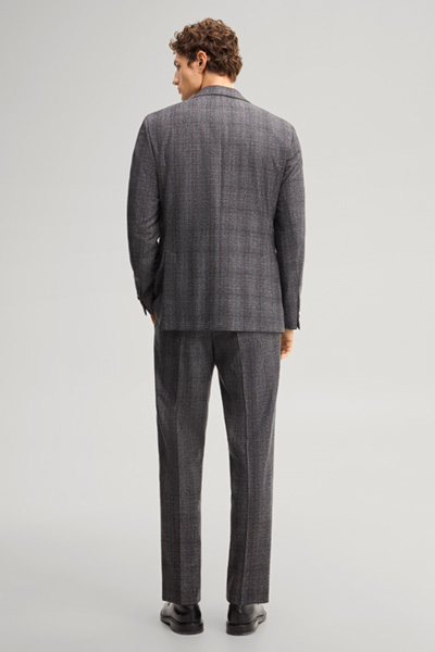 Leads to product detail page "A suit made from virgin wool in an anthracite chequered pattern"