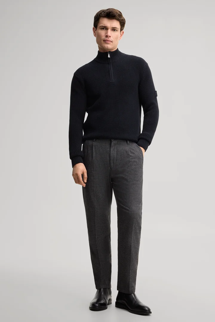 JOOP! präsentiert das Produkt Bundfaltenhose aus Baumwollmix in Anthrazit aus der Kategorie Hosen & Chinos als Outfit